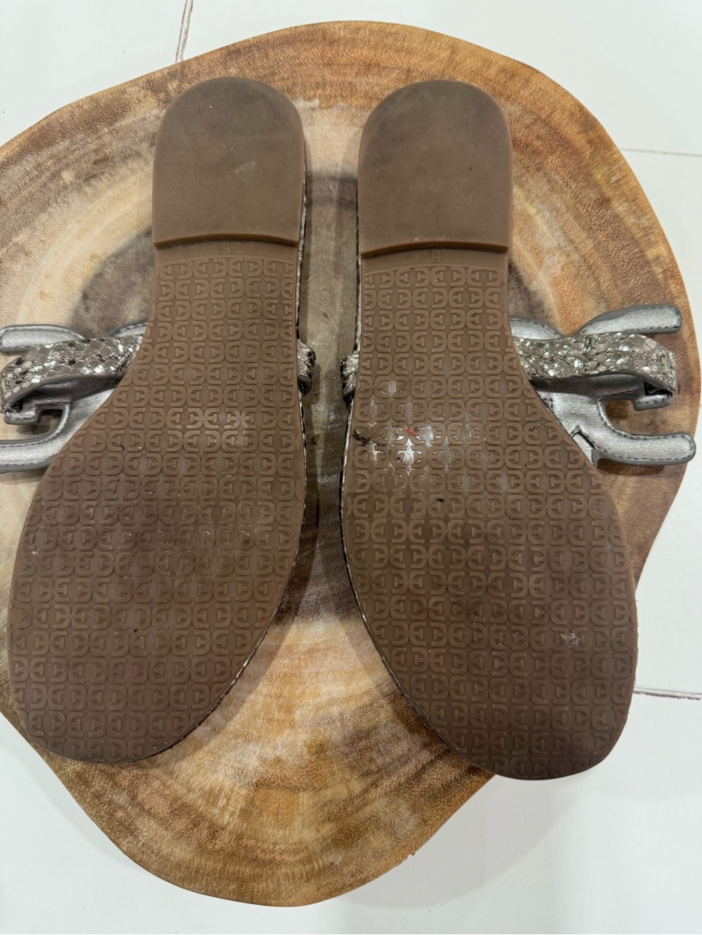 Sam Edelman Metallic Snake-Embossed Silver Thong Sandals Size 9 - Picture 3 of 5